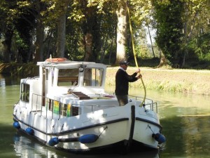 Mal pulling the rod to open the lock