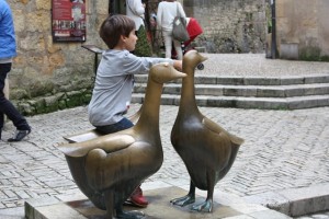Even bronze geese to play on