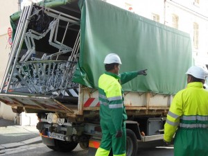 Putting up Christmas decorations. We had to drive over the footpath to get past... anything goes in Italy and France.