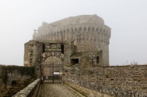 Porte du donjon de Dinan